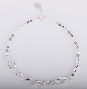 Fashionable silver bracelet